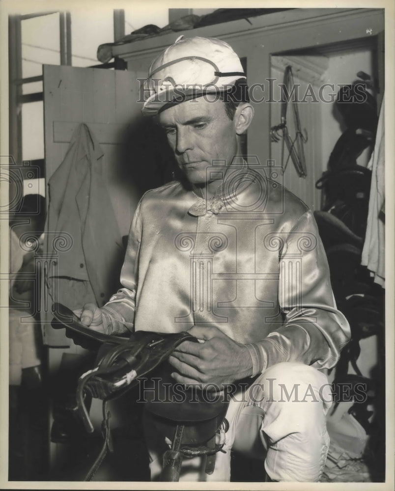 Press Photo Horse Racing - R.L. Baird, Texas Rider of Tenacious - nos03252- Historic Images