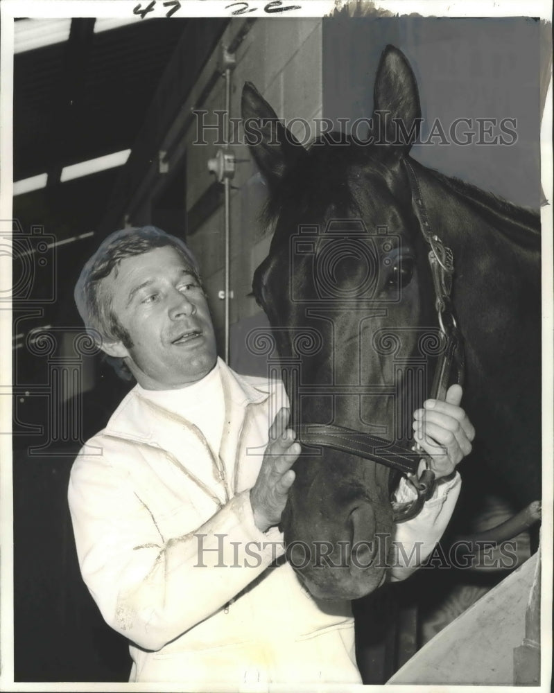 1974 Press Photo Horse Racing - Jockey Larry Adams Greets Rastaferian- Historic Images