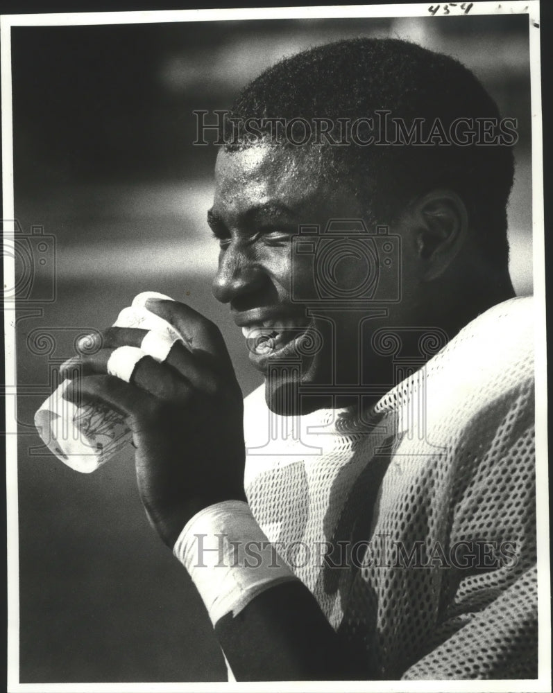 1982 Press Photo Football - Michael Adams Laughing on Sidelines - nos03303- Historic Images