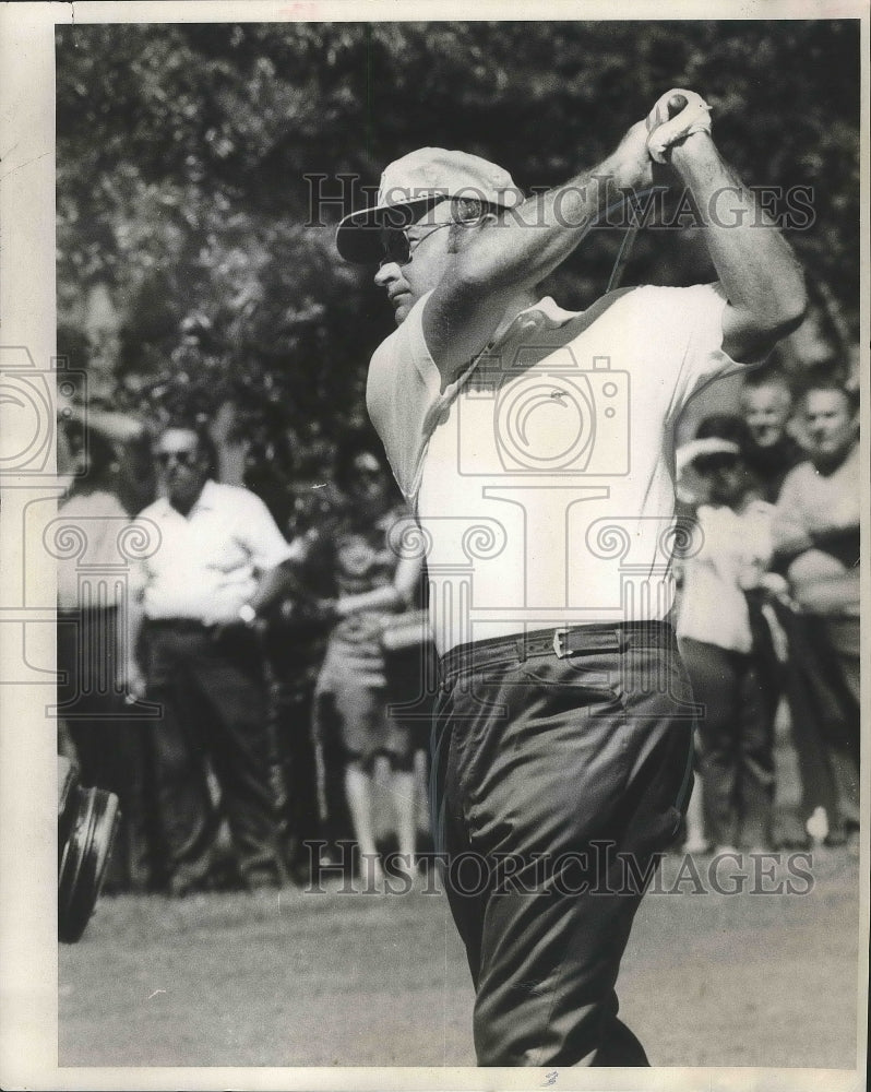 1970 Press Photo Golfer Miller Barber Swings on the Course - nos03449- Historic Images