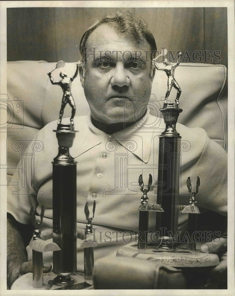 1973 Press Photo Roy Bartlett II with Four Season Courts of Louisiana Trophies- Historic Images