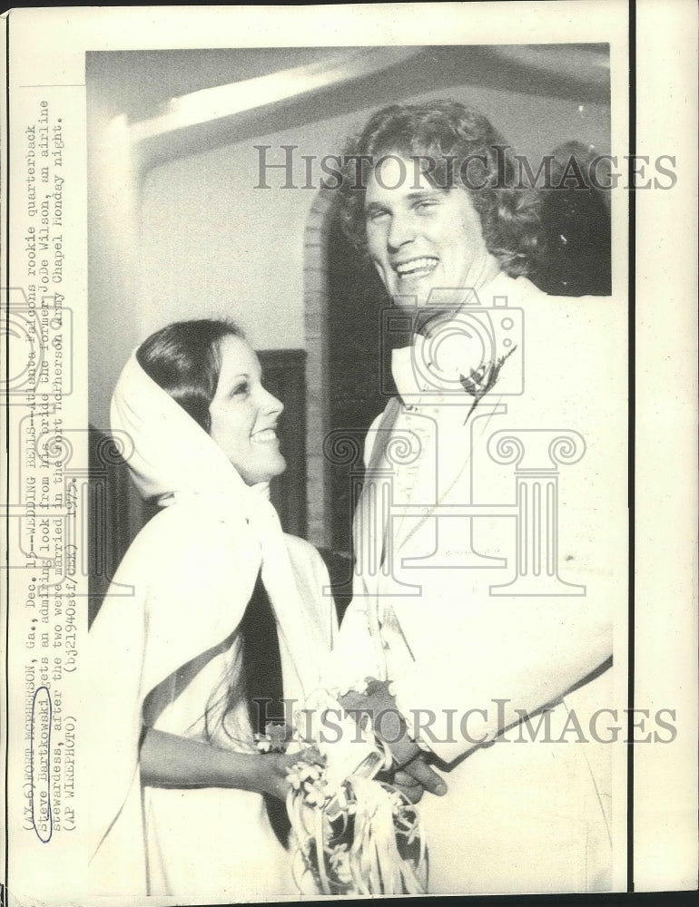 1975 Press Photo Steve Bartkowski, Atlanta Falcons Quarterback and Wife Jode- Historic Images