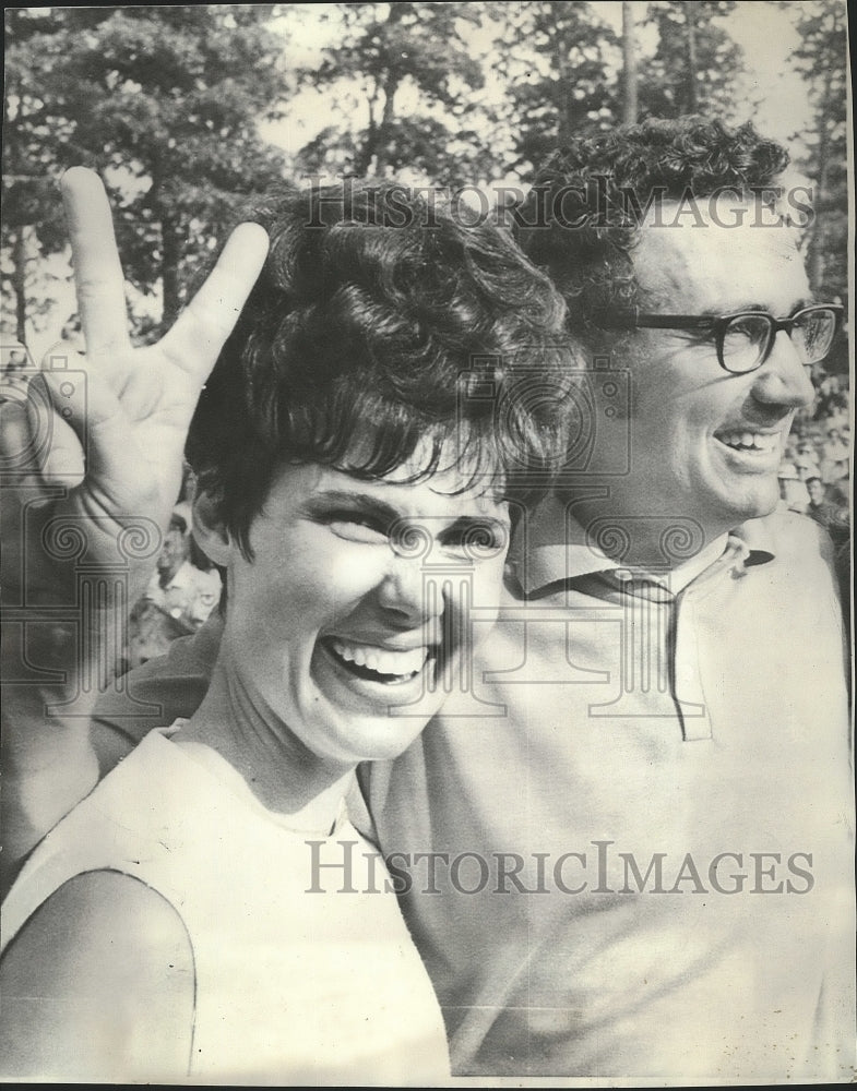 1970 Press Photo Golfer Tommy Aaron with Wife at Atlanta Golf Classic Tournament- Historic Images