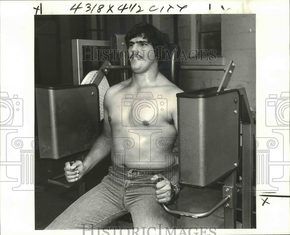 1978 Press Photo Mark Benedetto, Tulane Football Player Works Out on Machine- Historic Images
