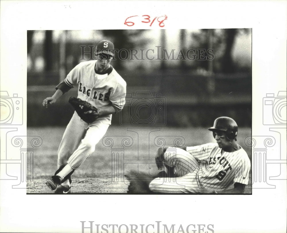 1986 Press Photo Baseball Players on Second Base at Jesuit Versus Shaw Game- Historic Images