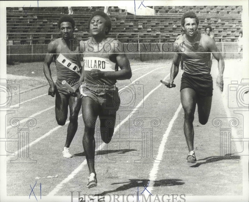 1972 Press Photo Dillard&#39;s Earl Barnes, and Others in Track Meet at Tad Gormley- Historic Images