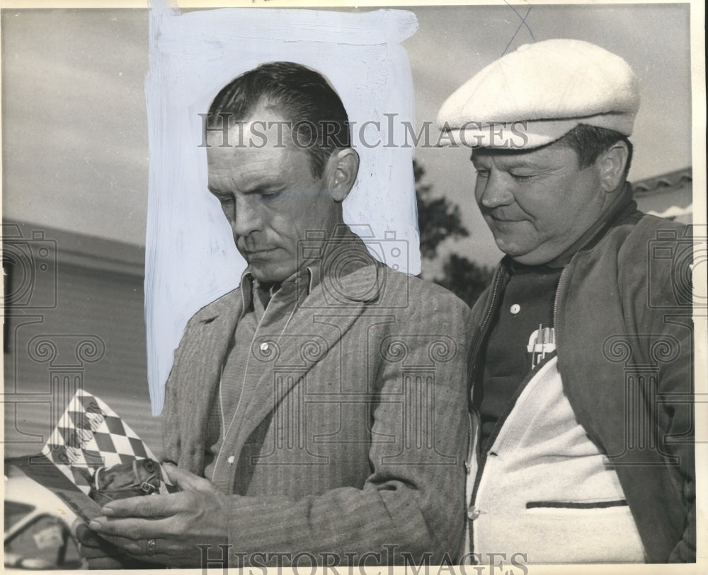 Press Photo R. R. Baird and Agent Ronnie Nash - nos03836- Historic Images