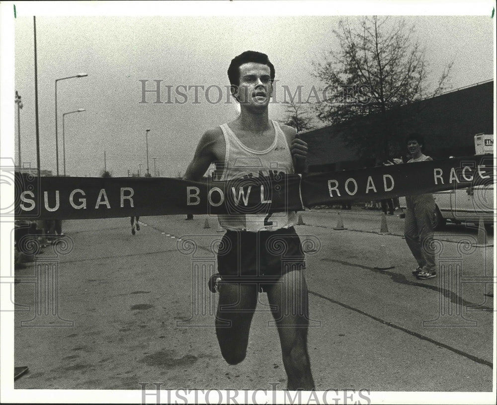 1984 Press Photo Paul Donovan, University of Arkansas Runner at Sugar Bowl Race- Historic Images