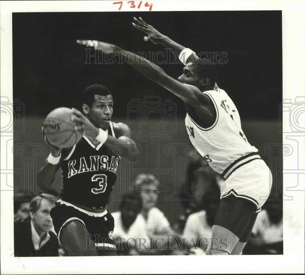 1983 Press Photo Basketball Sugar Bowl Action with Kansas &amp; University St. Louis- Historic Images