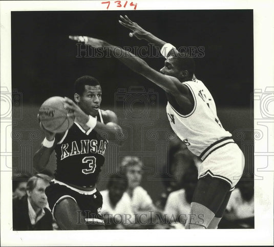 1983 Press Photo Basketball Sugar Bowl Action with Kansas & University St. Louis- Historic Images