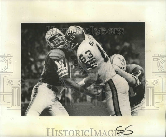 1975 Press Photo Steve Baumgartner, Saints Football Player Tackles Dan Strock- Historic Images