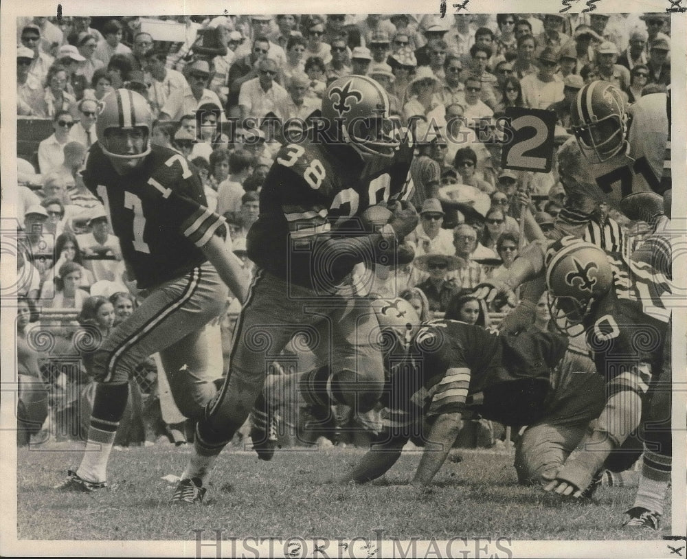 1970 Press Photo Tony Baker, Saints Football Player Runs the Ball at Game- Historic Images