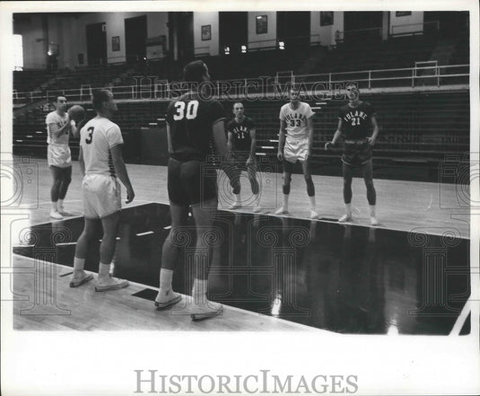 1961 Press Photo Tulane Basketball Players Line the Buffer Zone Free Throw Line- Historic Images