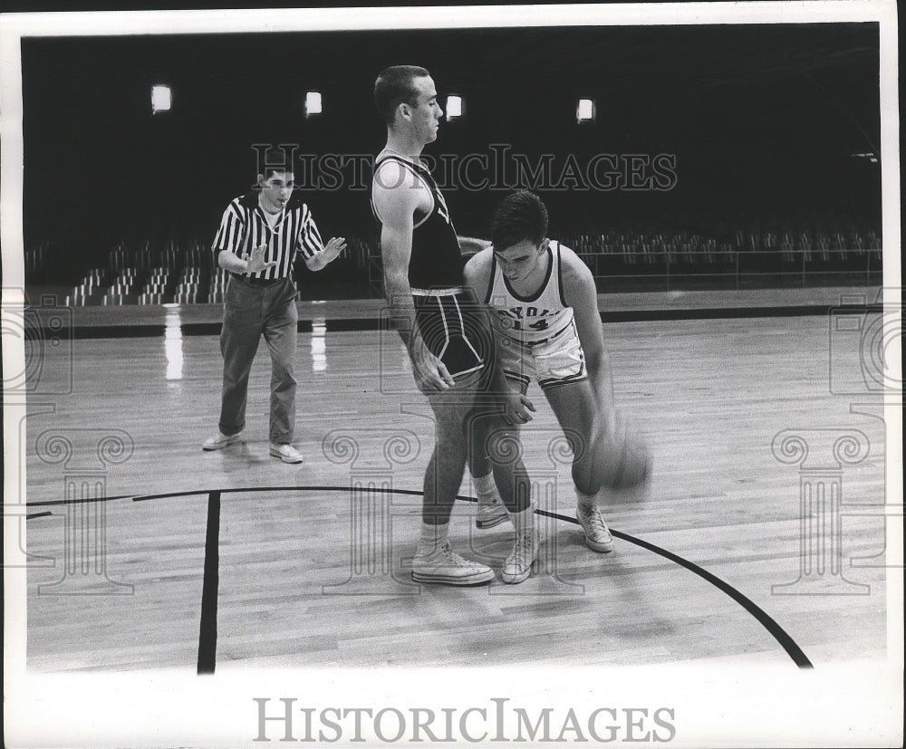 1961 Press Photo Loyola Basketball Players Practice Player Control Fou 1961-press-photo-loyola-basketball-players-practice-player-control-fou