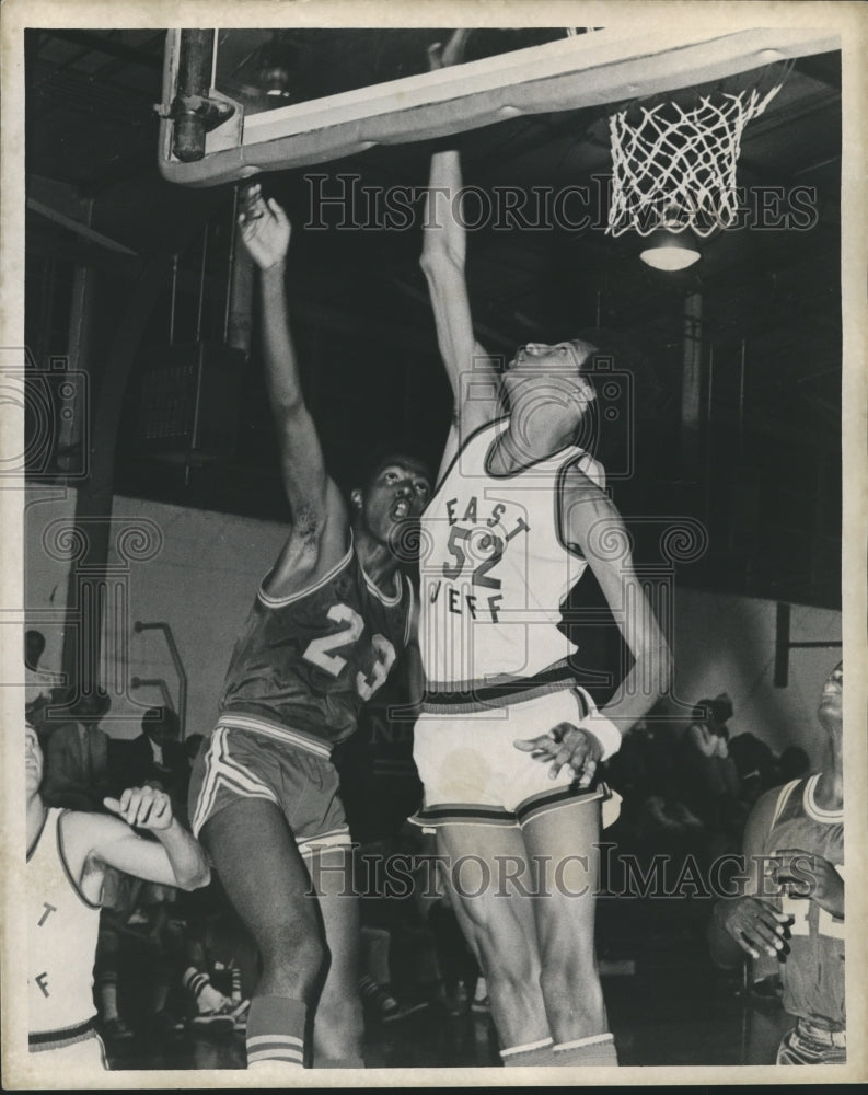 1979 Press Photo Micah Blunt, East Jefferson Basketball Player at Game- Historic Images