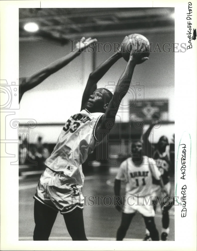 1991 Press Photo Basketball Action with Edward Anderson - nos04518- Historic Images