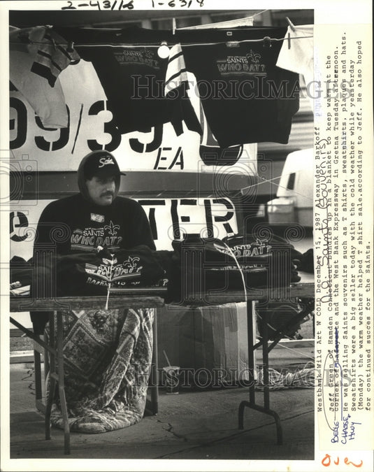 1987 Press Photo Jeff Green, Saints Souvenir Salesman on Bell Chase Highway- Historic Images