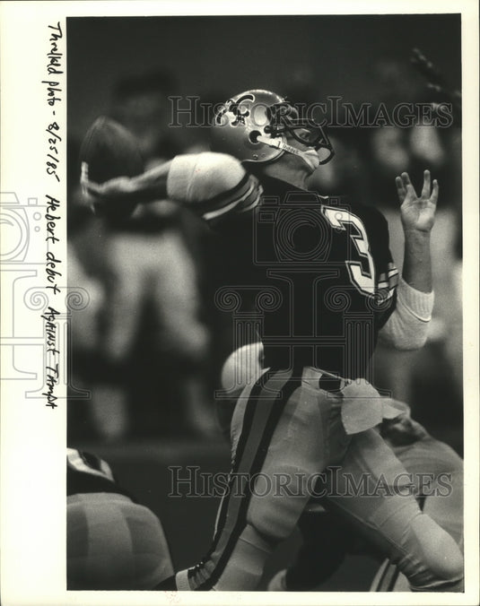 1985 Press Photo New Orleans Saints Quarterback at Passes at Game Against Tampa- Historic Images
