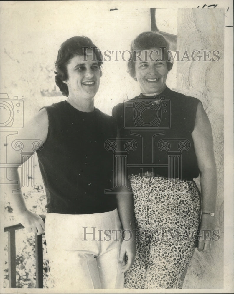 1969 Press Photo Golfers Miss Jeanne Belou and Mrs. S. T. Fish - nos04579- Historic Images