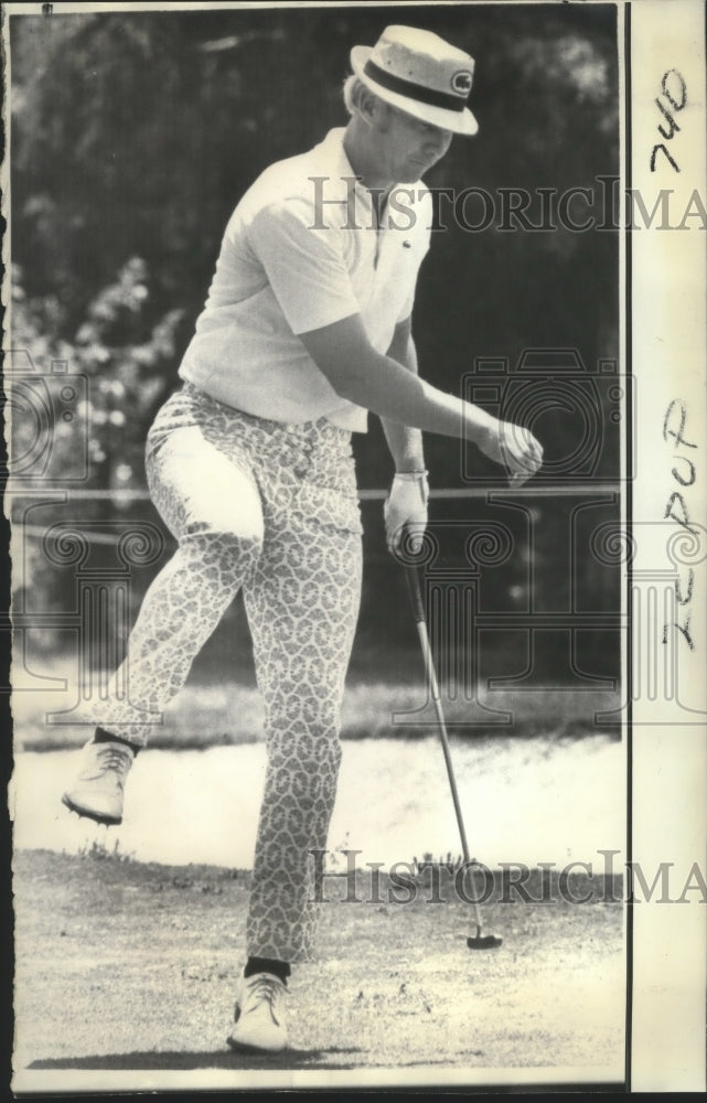 1972 Press Photo Chris Blocker of Jacksonville, Florida in Charlotte Open Golf- Historic Images