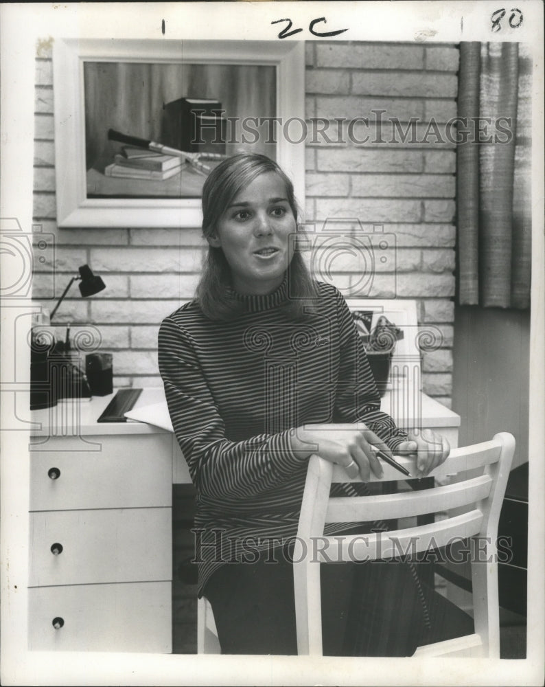 1969 Press Photo Linda Tuero, Tennis Player at Home Desk - nos04729- Historic Images