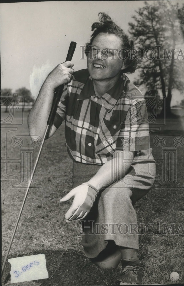 1952 Press Photo Golfer Patty Berg on the Greens - nos04767- Historic Images