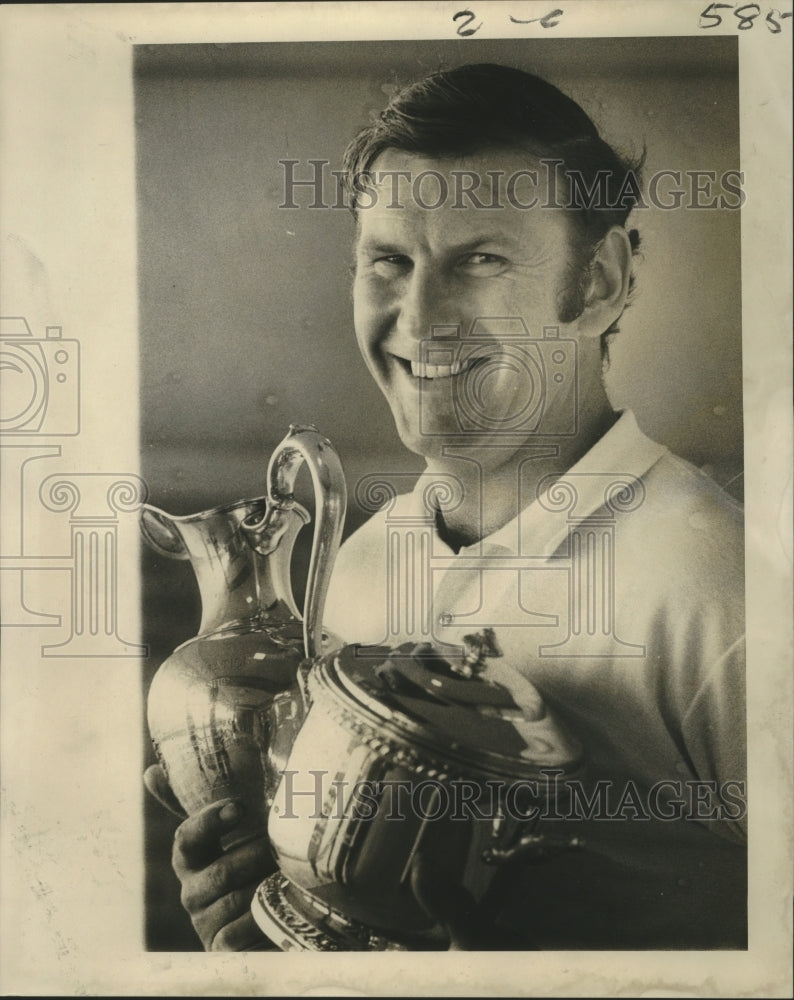 1972 Press Photo Ed Bennett with Trophies - nos04774- Historic Images