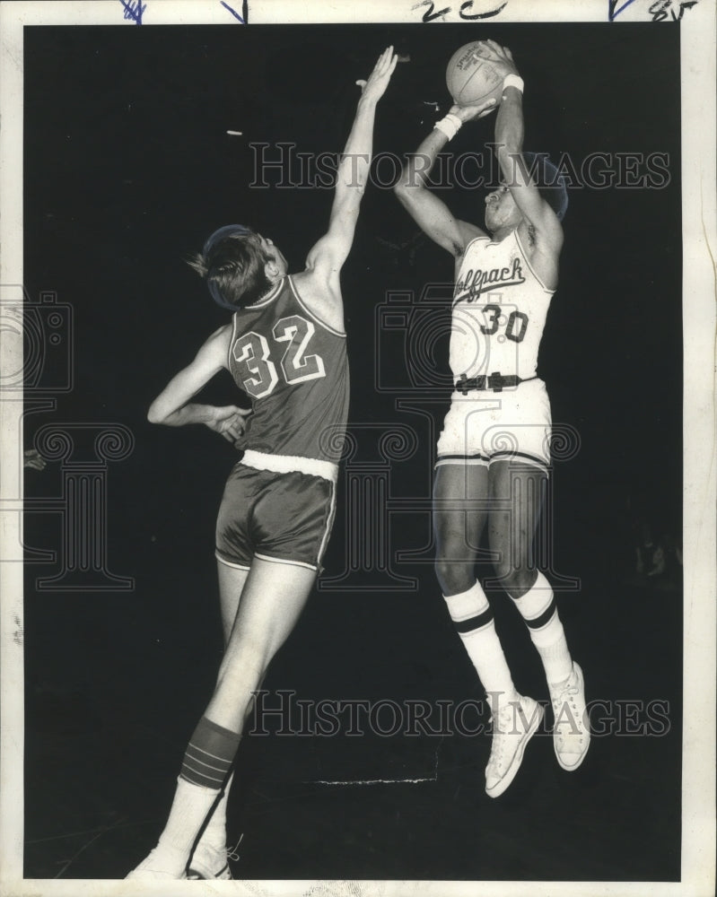 1970 Press Photo Bob Bissant, Basketball Player at Loyola Versus Alabama Game- Historic Images