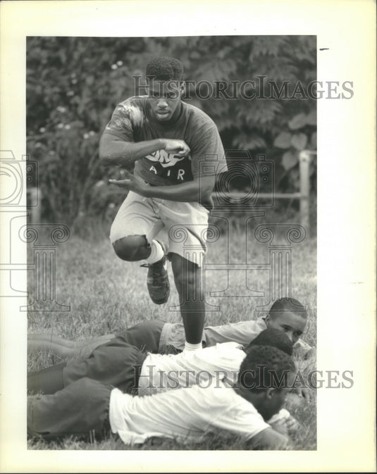 1990 Press Photo Football - McDonogh High's Maurice Bingham at Summer Camp- Historic Images