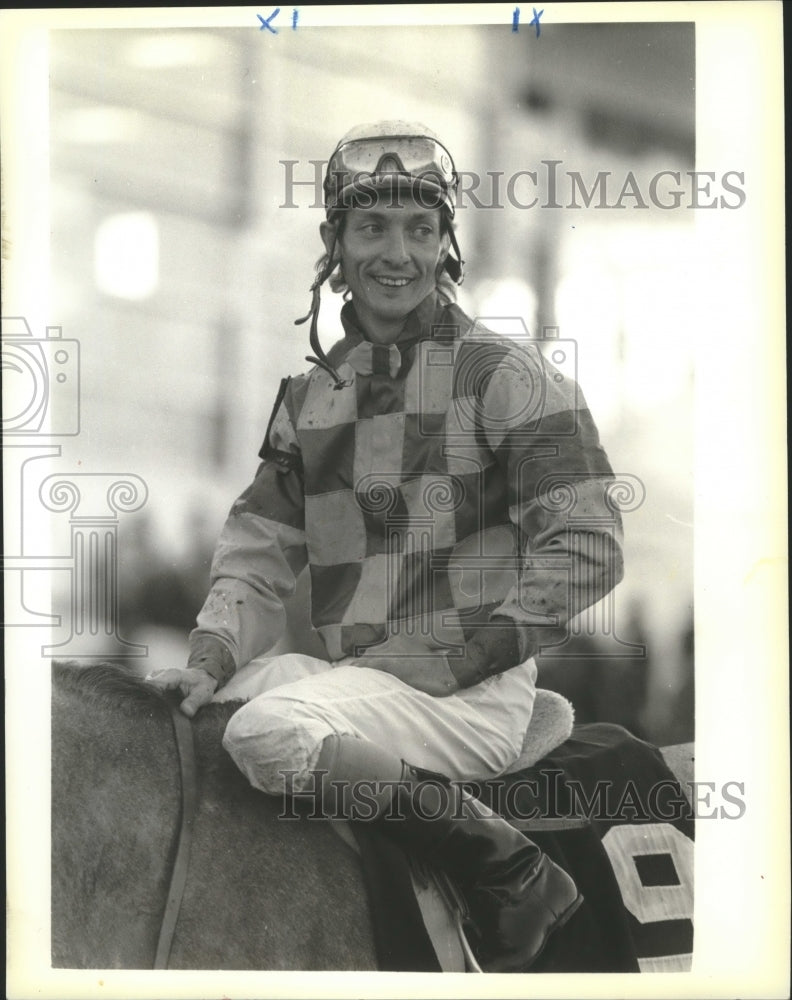 1987 Press Photo Jockey Kenny Bourke Rides Sastrada Winning Sixty Sails Handicap- Historic Images