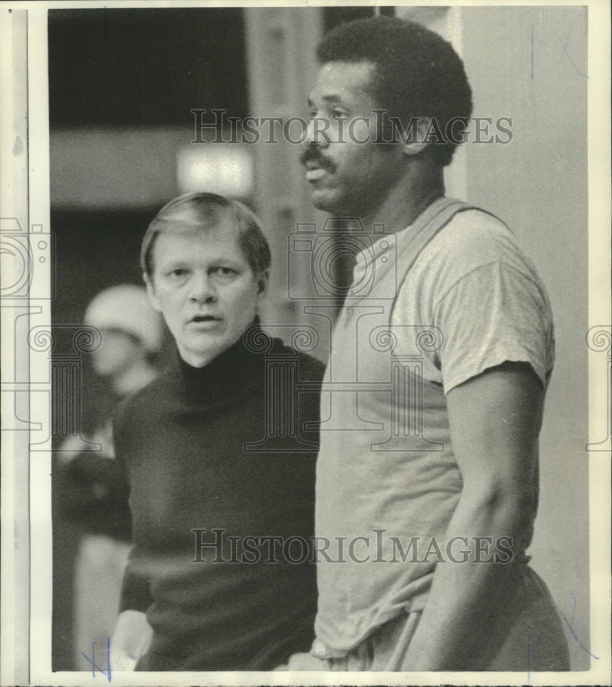 1974 Press Photo Doctor Bob Biel, Chicago Bulls Trainer and Head Coach- Historic Images