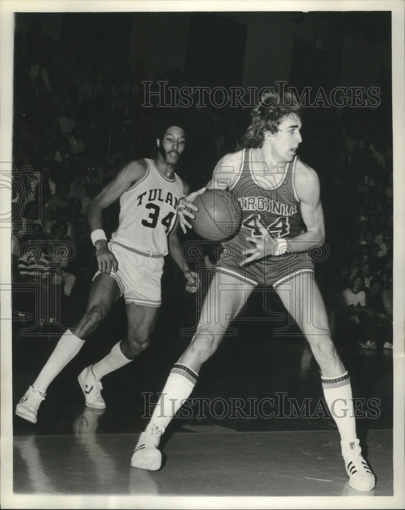 1977 Press Photo Arthur Bibbs, Tulane Basketball Player at Game with Virginai- Historic Images