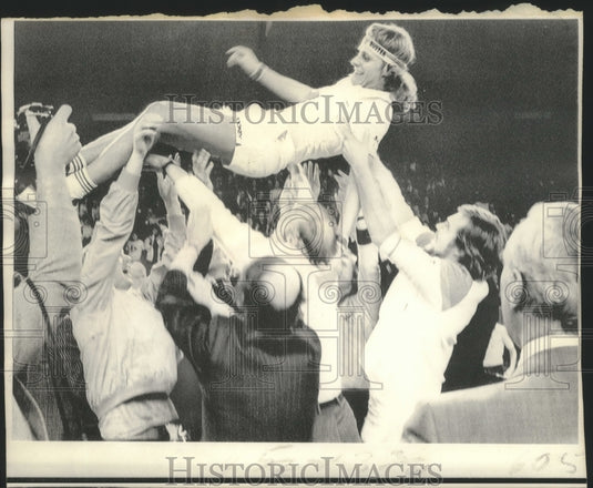 1975 Press Photo Tennis Player Bjorn Borg Raised in the Air at Celebration- Historic Images
