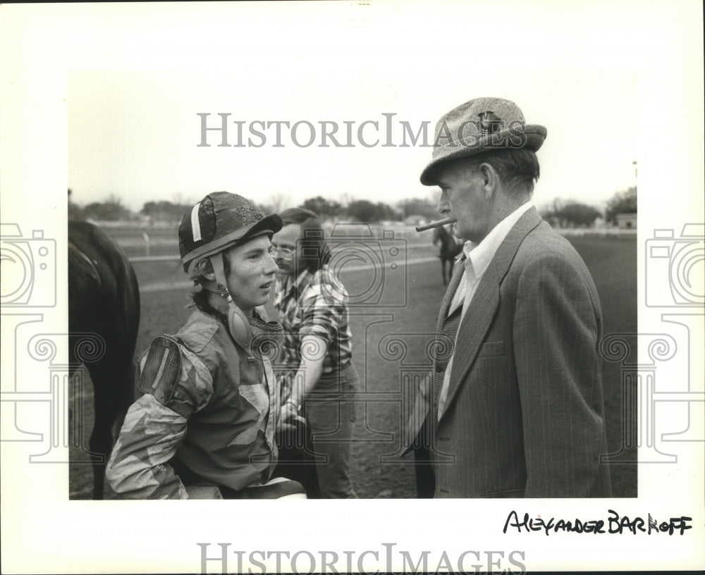 1982 Press Photo Jockey Bill Borders with Bob Walker at Racetrack - nos05307- Historic Images