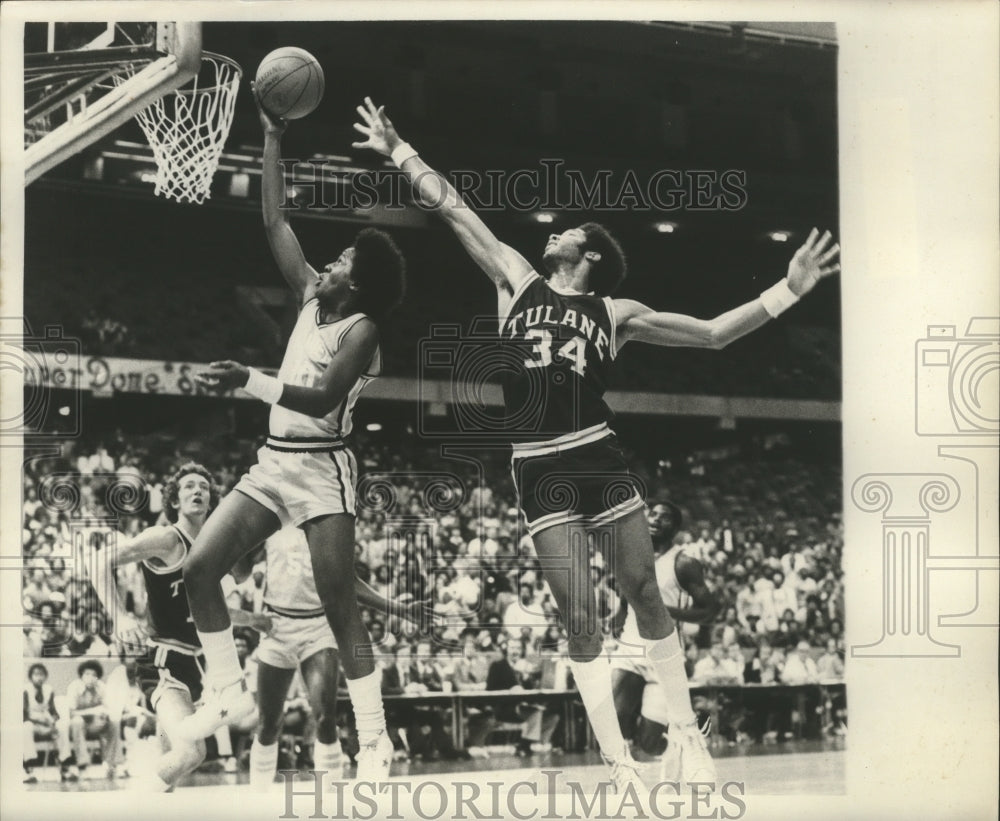 1977 Press Photo Arthur Bibbs, Tulane University Basketball Player at Game- Historic Images