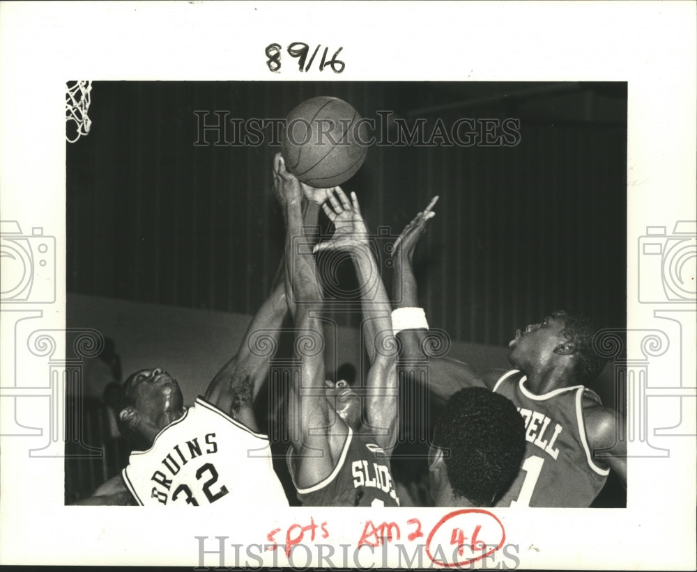 1984 Press Photo Bonnabel High School Basketball Players at East Jefferson Game- Historic Images