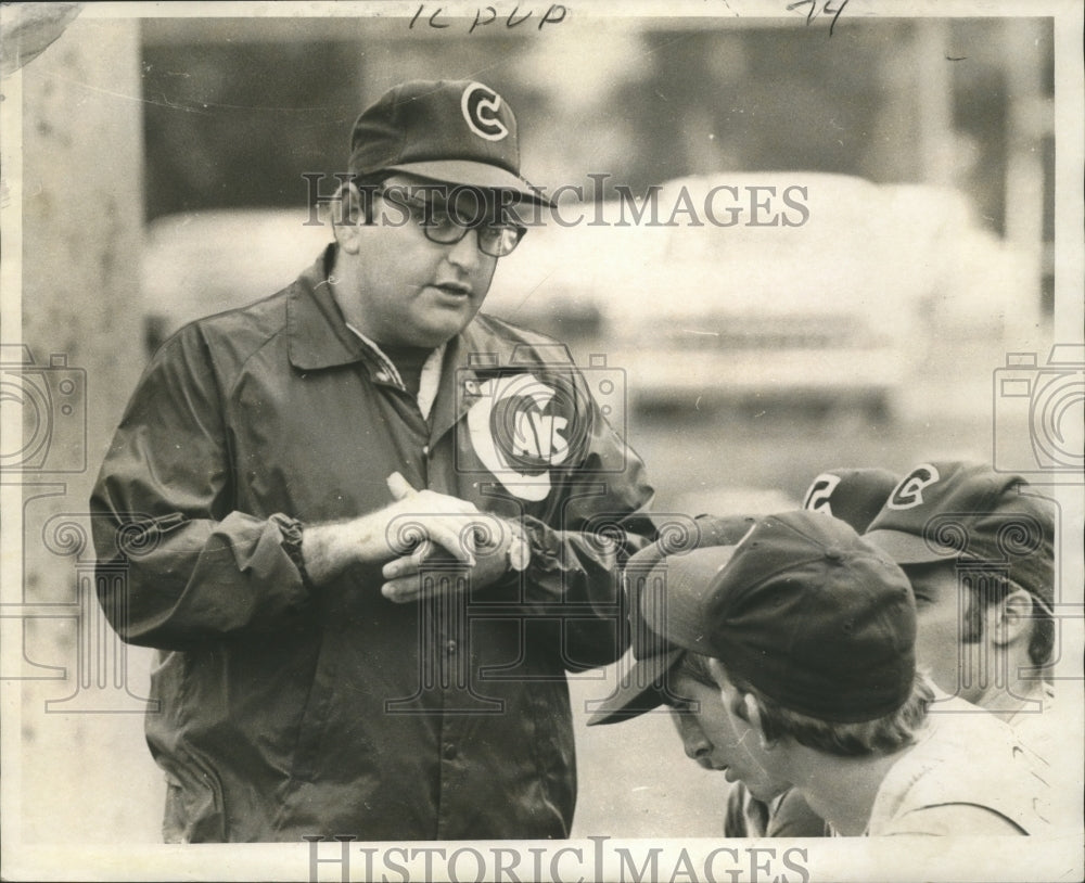 1972 Press Photo Vic Bonnaffee, De La Salle Colonial Buick Baseball Coach- Historic Images