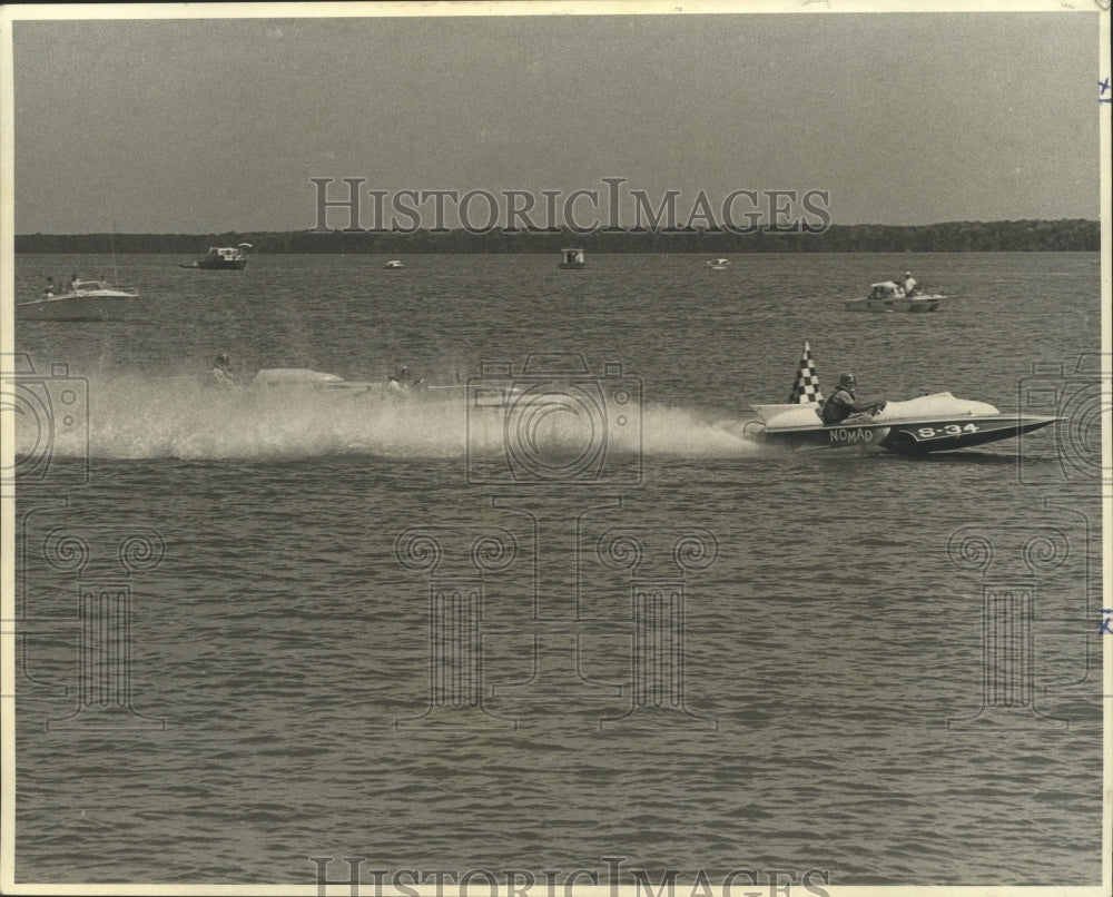 1971 Press Photo Gary Bock, American Power Boat Association Racer at Race- Historic Images