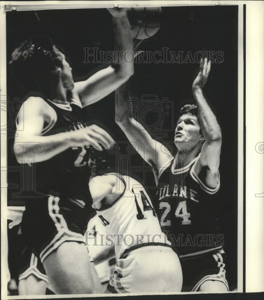 1976 Press Photo John Bobzein Tulane Basketball Player at Game with Georgia Tech- Historic Images