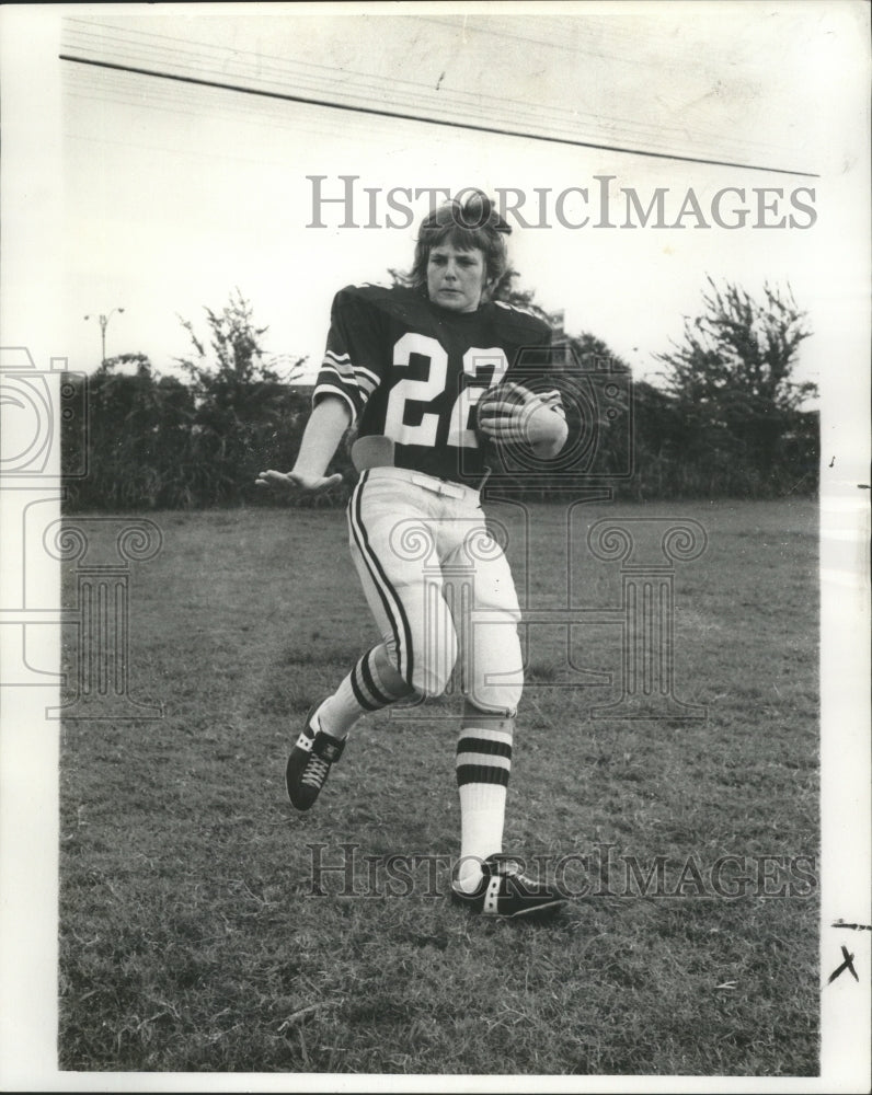 1976 Press Photo Bill Borges, First Assembly Crusaders Football Player- Historic Images