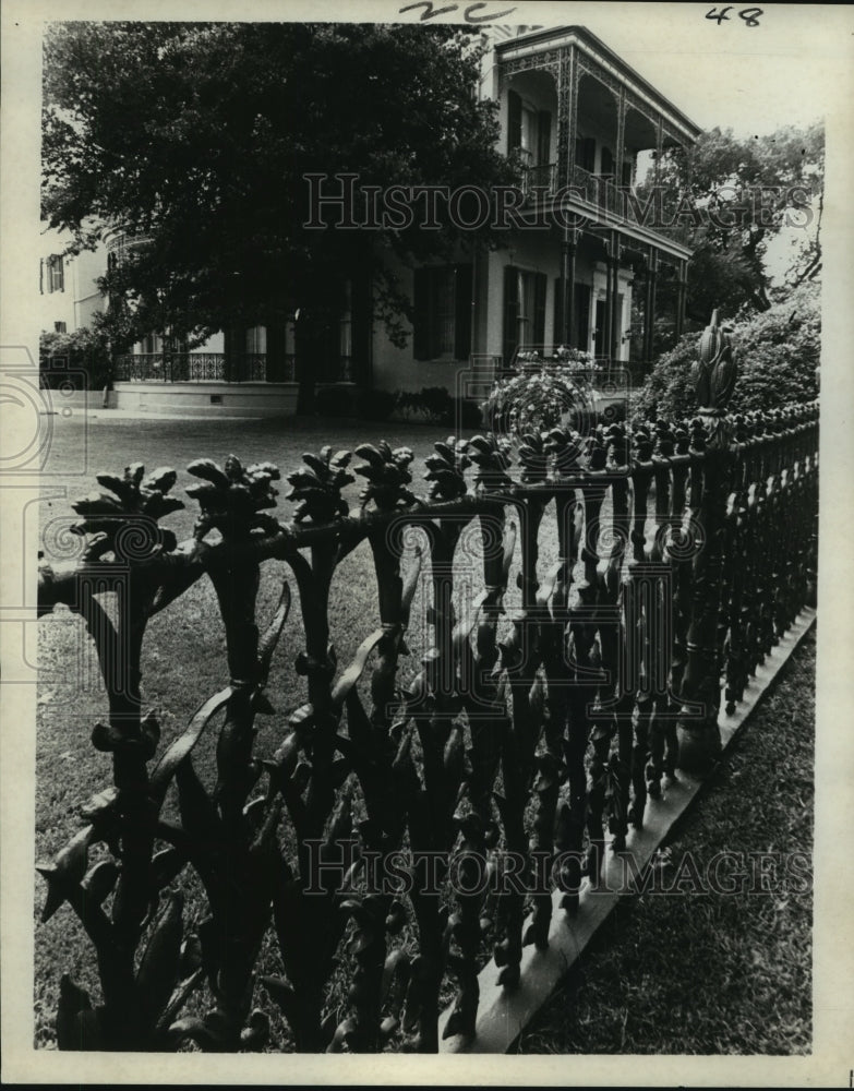 1979 Press Photo Corstalk Style Fence Outside of Home - nos05835- Historic Images