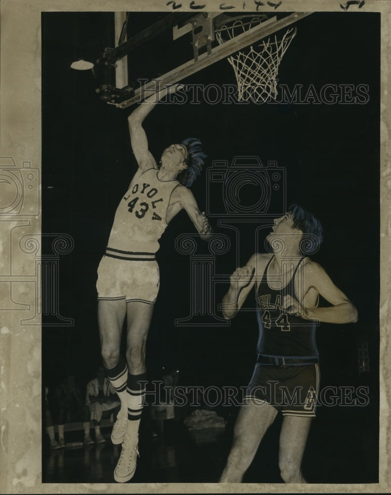 1970 Press Photo George Comeaux, Sean Terry in Basketball Game in Loyola- Historic Images