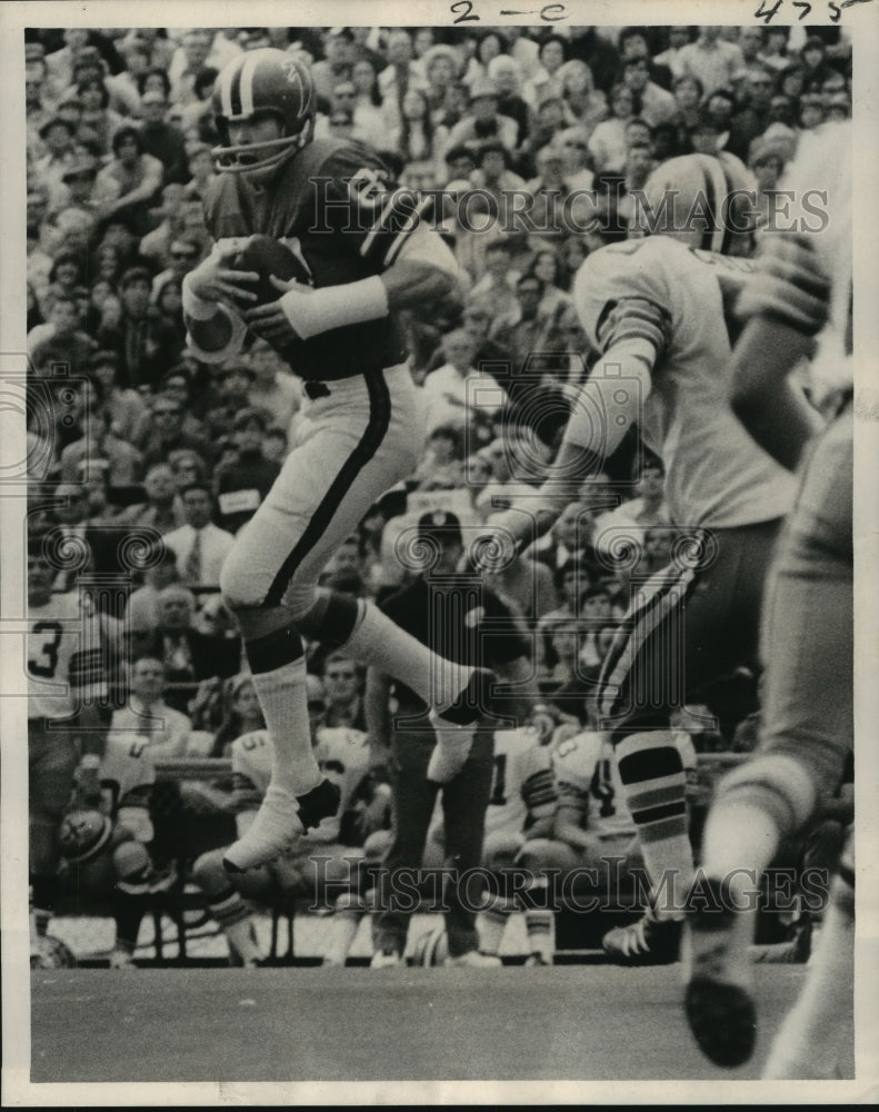 1971 Press Photo Ken Burrow, Atlanta Falcons Football Player at Saints Game- Historic Images