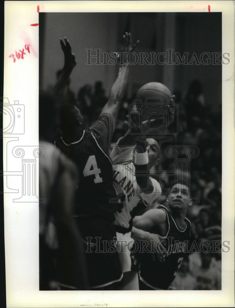 1990 Press Photo Michael Christian, Tony Kimbro, Keith Williams, Basketball Game- Historic Images