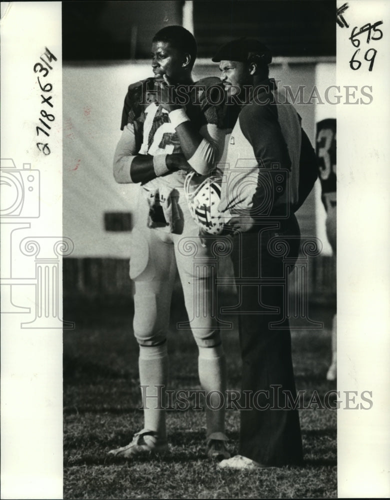 1980 Press Photo Henry Childs, Right, Visits Nickie Hall - nos06163- Historic Images