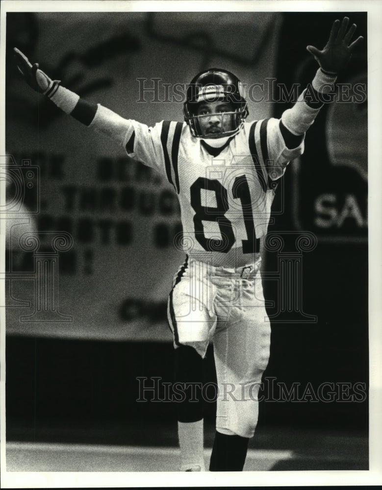 1988 Press Photo Minnesota Vikings Anthony Carter Celebrates Punt Return- Historic Images