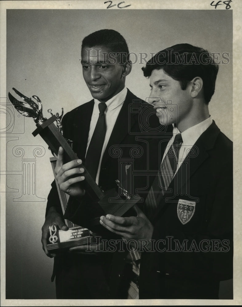 1971 Press Photo Richard Cheri and Paul DeLage receive Student Athlete Awards