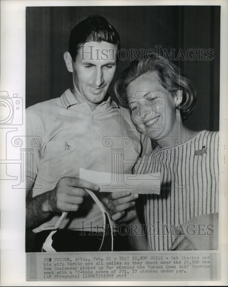 Press Photo Bob Charles and his Wife Verity with Golf Winning Check - nos06446- Historic Images