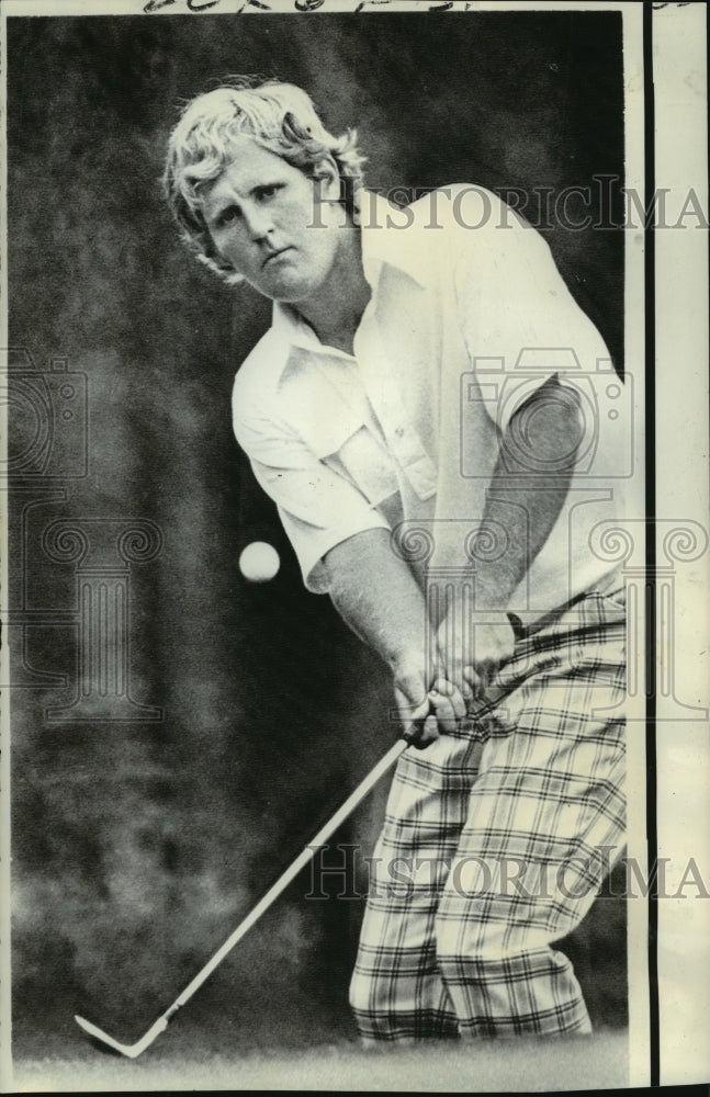 1974 Press Photo Golfer George Burns of Port Washington, New York, plays Golf- Historic Images