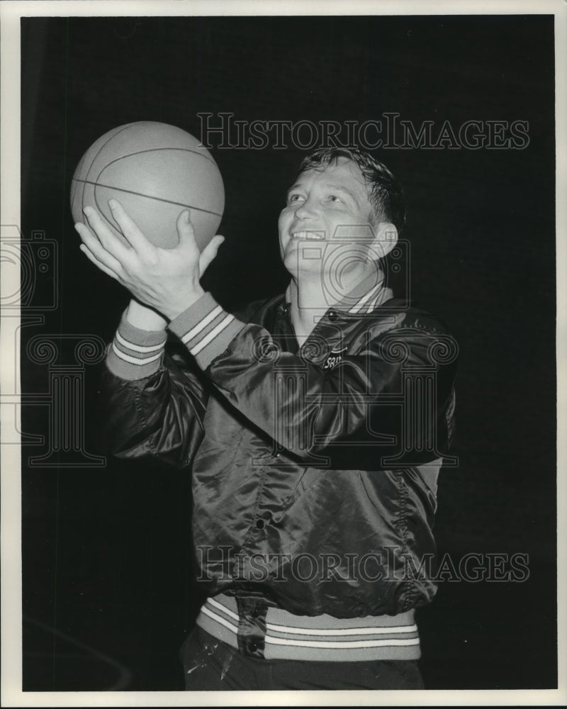 1968 Press Photo Basketball Player Jackie Burkett - nos06518- Historic Images